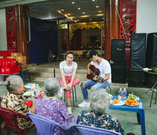 Mỹ Tâm tự đệm đàn, hát nhạc phim dành tặng nghệ sĩ lớn tuổi