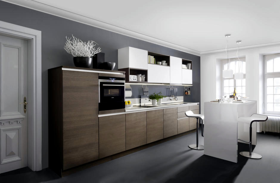 Mẫu tủ bếp gỗ có quầy bar thiết kế theo phong cách hiện đại màu trắng tạo cảm giác sạch sẽ thông thoáng.