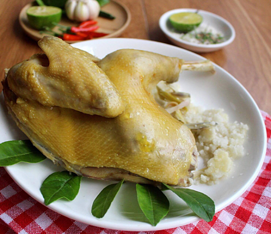 Gà hấp muối sả thơm lừng cho ngày chủ nhật