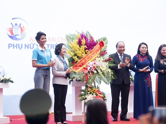 H’Hen Niê hăng hái vận động cho năm “An toàn phụ nữ và trẻ em gái 2019″