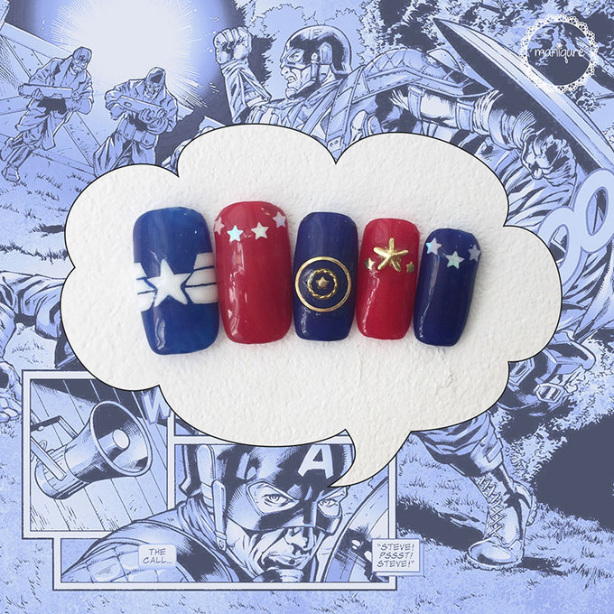 Mẫu móng lấy cảm hứng từ Captain America chắc chắn không thể thiếu hình tấm khiên Vibranium cùng ngôi sao bạc đã làm nên thương hiệu. 