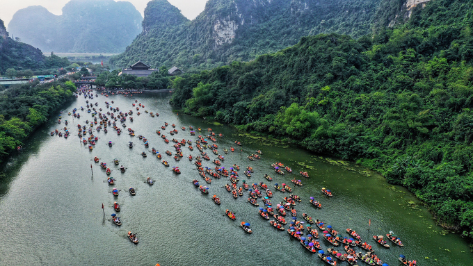 Lễ hội Tràng An (Ninh Bình) diễn ra ngày 21-22/4 là hoạt động văn hóa, tín ngưỡng của nhân dân, nhằm tri ân và tưởng nhớ đức Thánh Quý Minh Đại Vương, các đời vua Trần cùng các bậc tiền nhân có công trong sự nghiệp xây dựng và bảo vệ đất nước, phù trợ quốc thái dân an, cầu mưa thuận gió hòa.