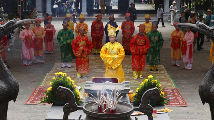 Nghi thức dâng hương Thánh Quý Minh Đại Vương.