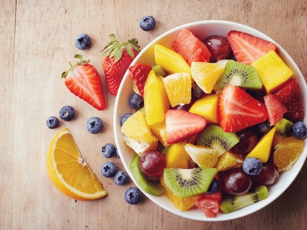 Ăn trái cây tươi - nguyên miếng sẽ giúp giảm lượng đường cũng như tốc độ hấp thụ đường vào cơ thể.