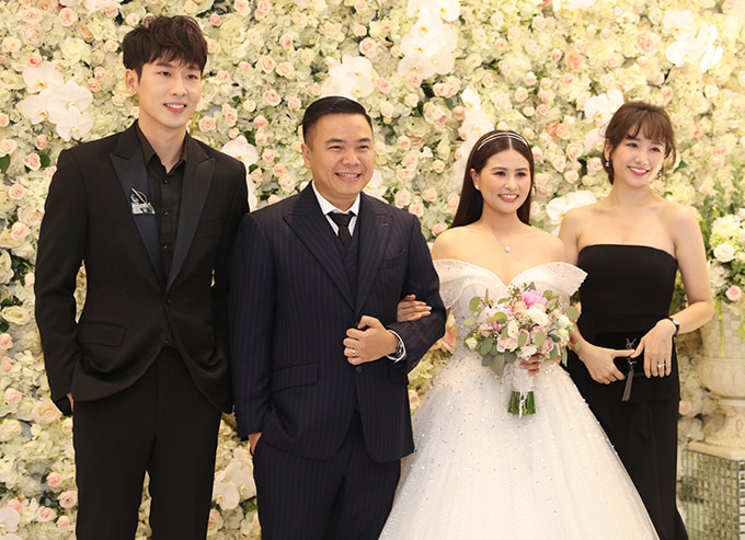 Vợ chồng Trấn Thành cùng dàn sao dự tiệc cưới đạo diễn Nhất Trung