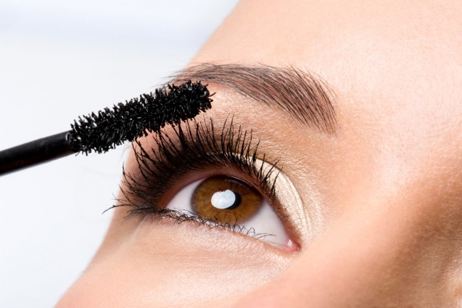 1.Cứu nguy cho mascara khô, vón cục