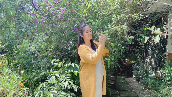 Lê Phương du lịch với chồng con trước khi sinh