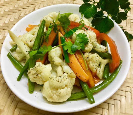 Bông cải xào ớt chuông bổ dưỡng