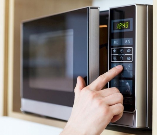 Lò vi sóng và những điều bà nội trợ cần biết