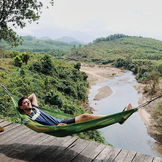 Từ đây, du khách có thể ngắm nhìn thung lũng Bồng Lai trong khuôn viên vườn quốc gia Phong Nha - Kẻ Bàng ngập tràn cây xanh, hoang sơ hùng vĩ và chưa có bàn tay can thiệp nhiều của con người. Ảnh: wandering_two