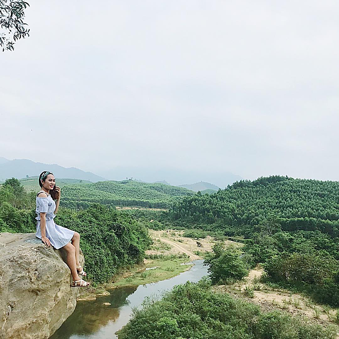 Mỏm núi vươn ra không trung, nơi bạn có thể tìm về những phút giây tĩnh tâm, ngắm nhìn hoàng hôn. Ảnh: dichoivoithao