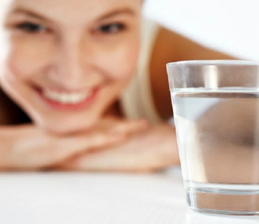 8 dấu hiệu cho thấy bạn chưa ‘bơm’ đủ nước cho cơ thể