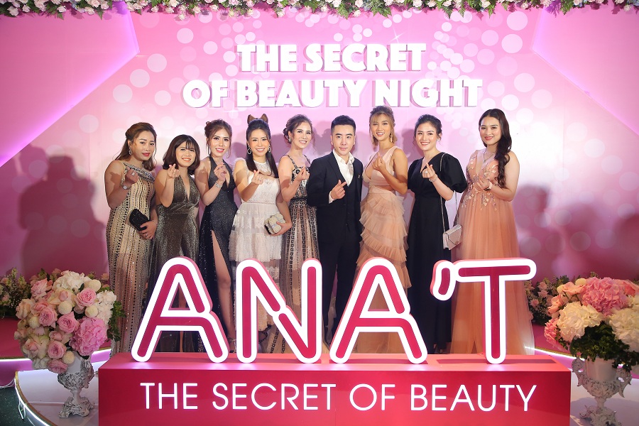 Dàn sao nữ xinh đẹp đến với buổi ra mắt mỹ phẩm ANA’T.