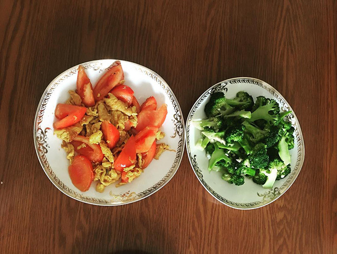 Ăn nhiều rau xanh giúp nhanh no bụng, hạn chế cảm giác thèm ăn. 