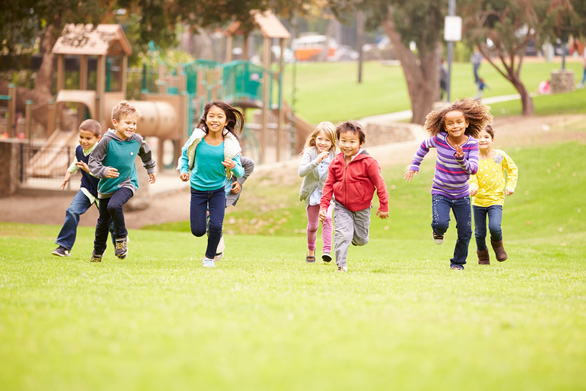 Vận động giúp trẻ phát triển tầm vóc tốt, xương và cơ bắp khỏe mạnh