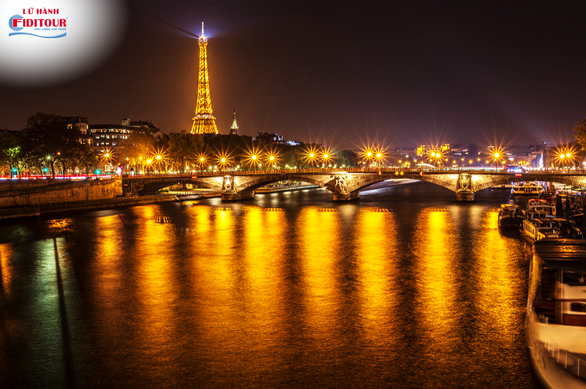 Một Paris khi màn đêm xuống (Nguồn: Shutterstock)