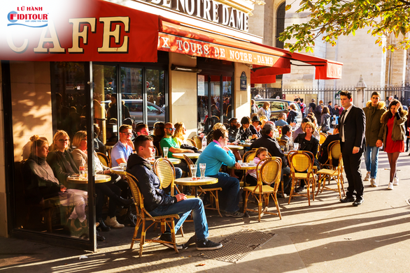Buổi sáng của người Paris bên những quán vỉa hè (Nguồn: Shutterstock)