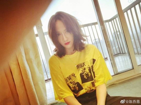 Nữ diễn viên Trần Kiều Ân đã thay đổi kiểu tóc giúp cô trông tươi trẻ và cá tính hơn trước.