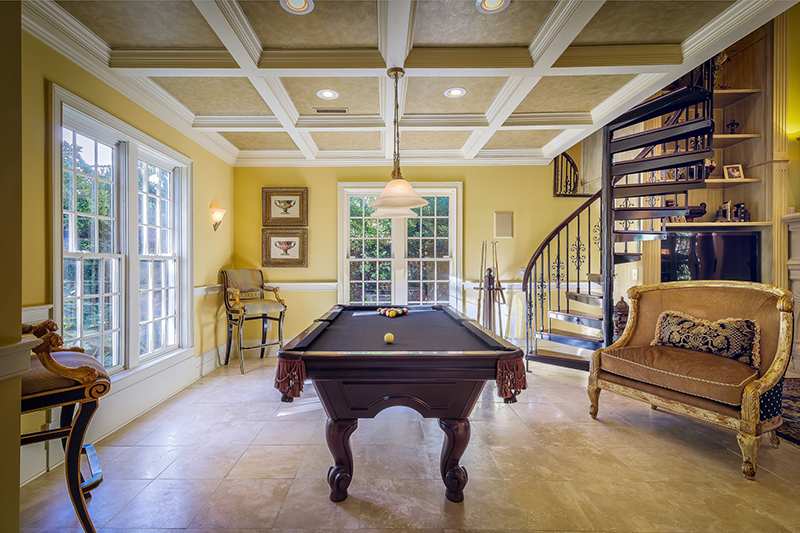 Sự có mặt của bàn Billiard trở thành trung tâm của sự chú ý, đóng góp quan trọng cho sinh khí của ngôi nhà.