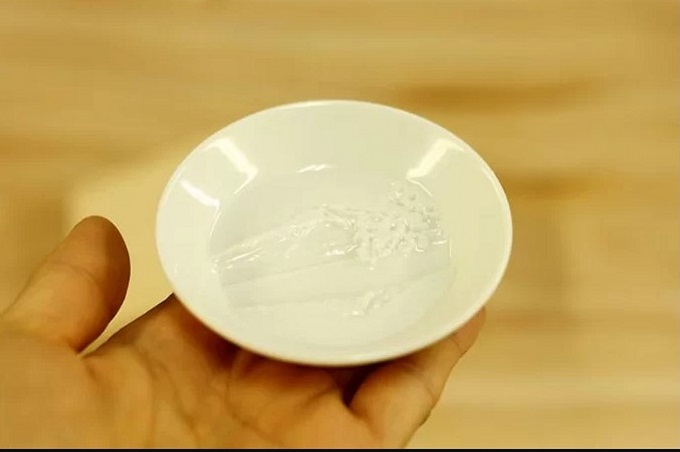 7.Chiếc đĩa ma thuật, rót nước tương là hiện lên tranh 3D2