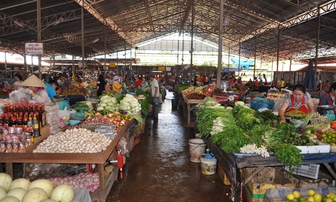 Một chợ địa phương ở Viêng Chăn - Ảnh The Guardian