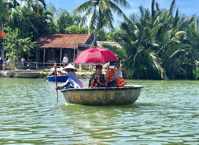 Khung cảnh sông nước thanh bình, nên thơ MỸ QUYÊN