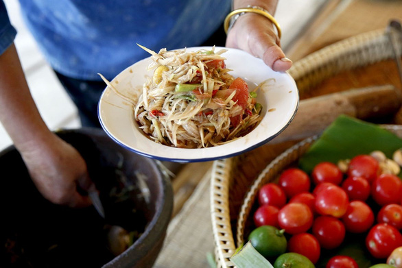 Gỏi đu đủ, món ăn nổi tiếng ở Thái Lan, chỉ mới được phổ biến rộng rãi ở Bangkok tầm 30 năm trở lại đây - Ảnh: Bangkok Post