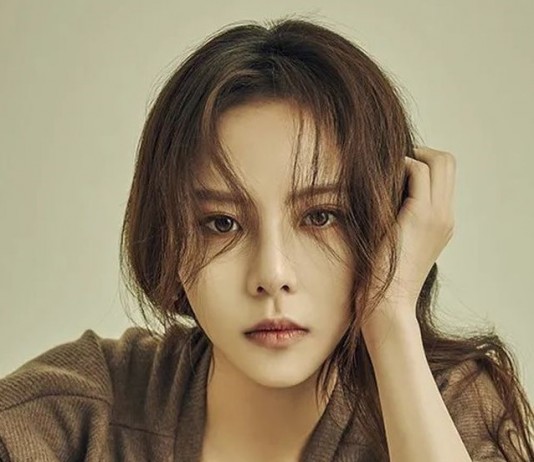 Nữ diễn viên Hàn Quốc đối diện án tù vì vô tình bắt sò tai tượng ở Thái Lan