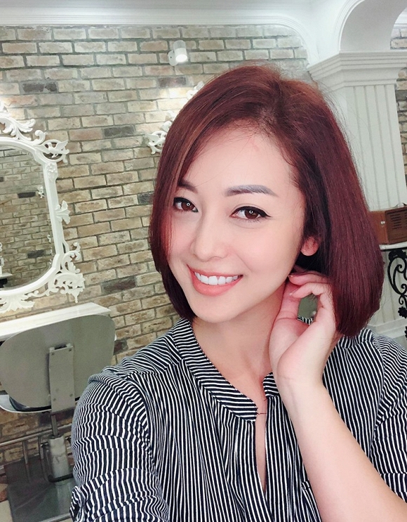 10. Vừa thông báo mang bầu lần 4, Hoa hậu Jennifer Phạm đã lột xác với tóc ngắn trẻ trung2