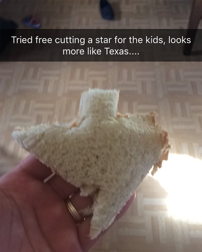 6. Khi bạn cố gắng cắt bánh mì hình ngôi sao cho con nhưng hoa tay lại có hạn
