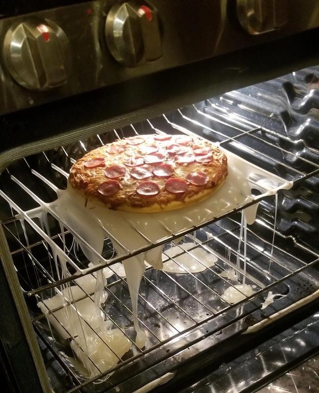7. Thảm họa khi dùng thớt nhựa để nướng bánh pizza