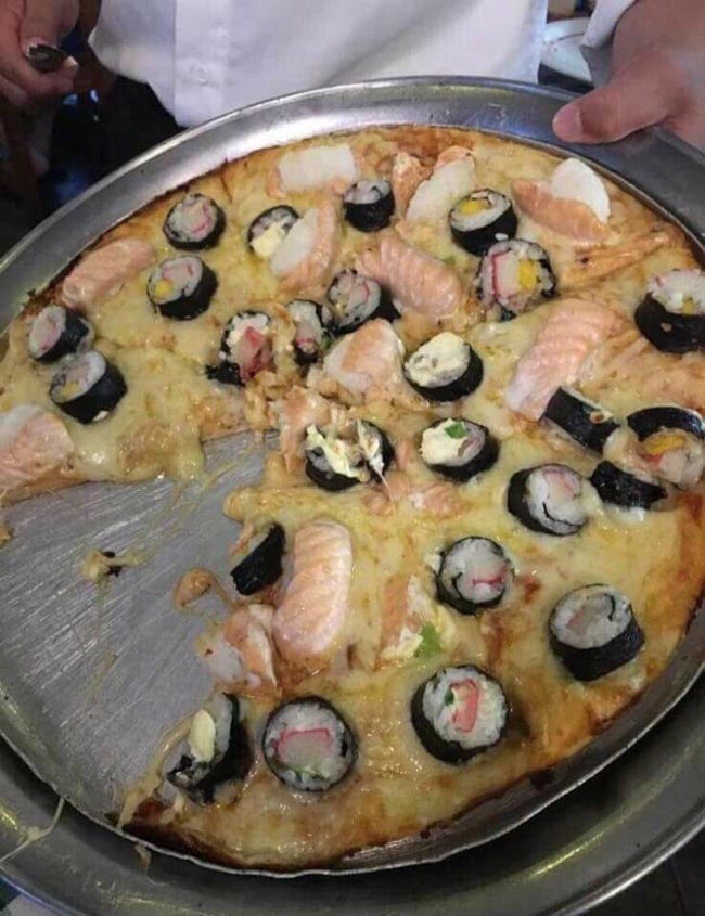 8. Khi bạn đang nướng bánh pizza và chợt nhớ ra mình muốn ăn sushi...