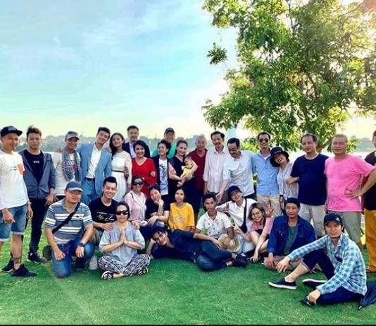 Những hình ảnh không lên sóng của đoàn phim ‘Về nhà đi con’