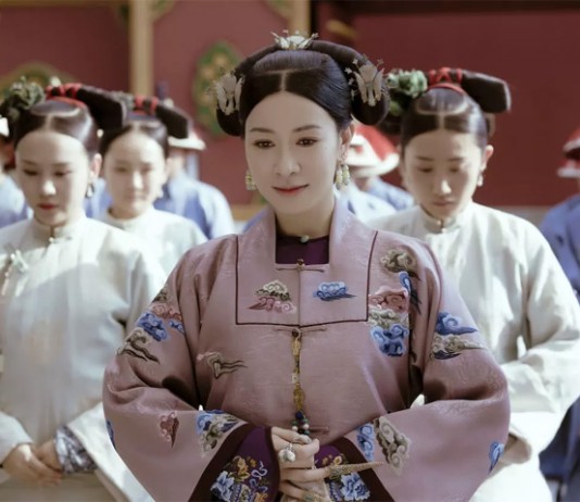 Tuổi 44 sống độc thân, ‘Kế Hoàng hậu’ Xa Thi Mạn trẻ trung từ gương mặt đến phong cách