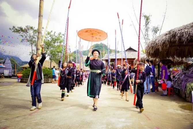 Đây là lần thứ ba "Lễ hội ẩm thực Tây Bắc" được tổ chức, nhằm tôn vinh những giá trị văn hóa truyền thống, tạo điểm đến vui chơi giải trí độc đáo cho du khách.