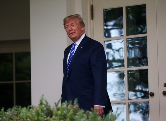 Ông Trump bất ngờ tuyên bố áp thuế 300 tỉ USD hàng Trung Quốc