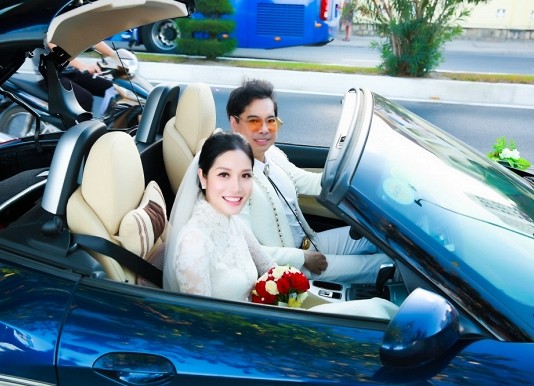 Lộ diện cô dâu bí mật của ‘Ông hoàng nhạc sến’ Ngọc Sơn