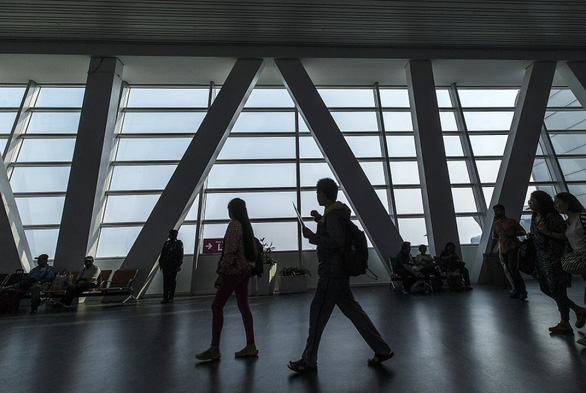 Du khách sẽ phải đóng thuế xuất cảnh sau khi rời Malaysia từ 1-9 - Ảnh: EPA