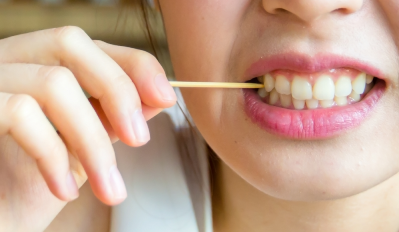 10. 5 thói quen gây hại đến răng bạn không thể ngờ đến1