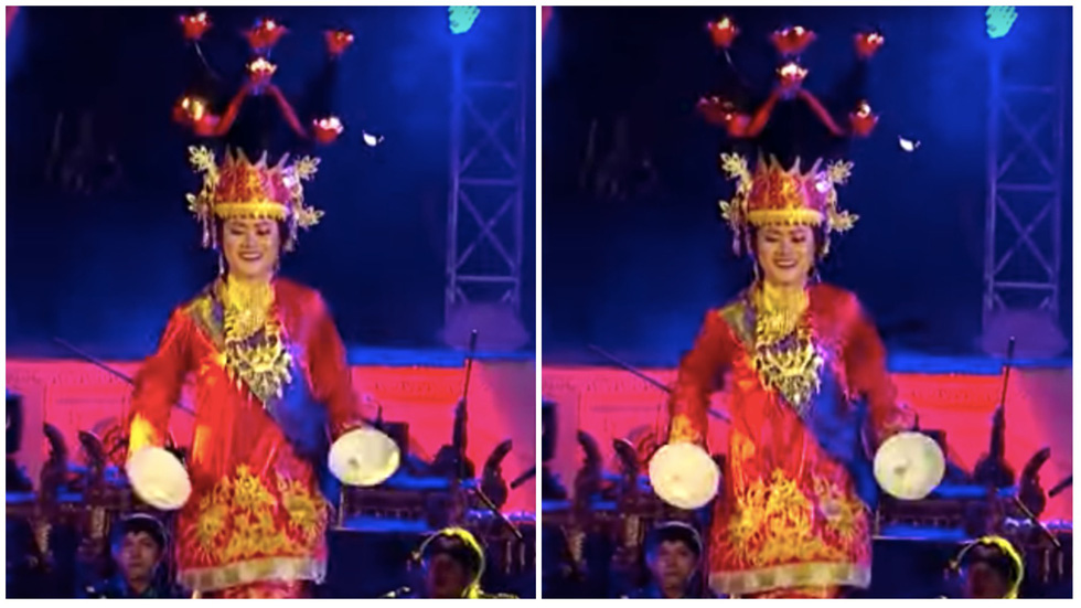 Nguyễn Thị Hậu với đĩa và mũ gắn lửa trong tiết mục Tari Piring trên sân khấu đêm diễn Indonesia Channel tối 13-8 tại Banyuwangi, Indonesia - Ảnh: TC