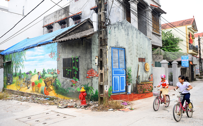 Làng Chử Xá hay còn gọi là làng Sứa, nằm ven sông Hồng, Hà Nội, giữa vùng đất bãi rộng, màu mỡ, bằng phẳng sông nước hữu tình. Làng có bến đò Chử Xá, từng là bến quan trọng trên tuyến đường thủy từ phía Đông lên kinh đô Thăng Long xưa. 