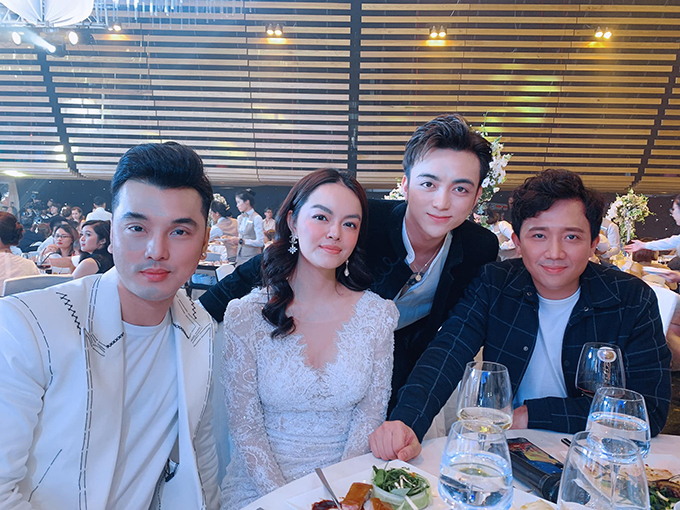 Ca sĩ Ưng Hoàng Phúc, Phạm Quỳnh Anh, Soobin Hoàng Sơn và MC Trấn Thành dự tiệc cưới con gái Minh Nhựa.