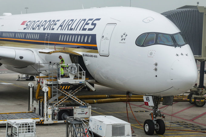 Singapore Airlines luôn nằm trong top đầu những hãng hàng không có dịch vụ cao cấp, chu đáo bậc nhất thế giới. Năm 2017, hãng này công bố dự án "từ nông trại lên máy bay", thể hiện bằng việc cung cấp nguồn rau xanh đảm bảo chất lượng từ các nông trại trong nhà, lên thẳng các chuyến bay đường dài mà không qua trung gian