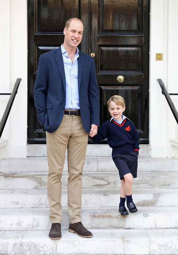 Hoàng tử George được bố, Hoàng tử William, đưa đến lớp khi mới chuyển từ trường ở Norfolk đến học tại London. Thời gian đó, Nữ công tước xứ Cambridge đang ốm nghén vì mang bầu Hoàng tử Louis.