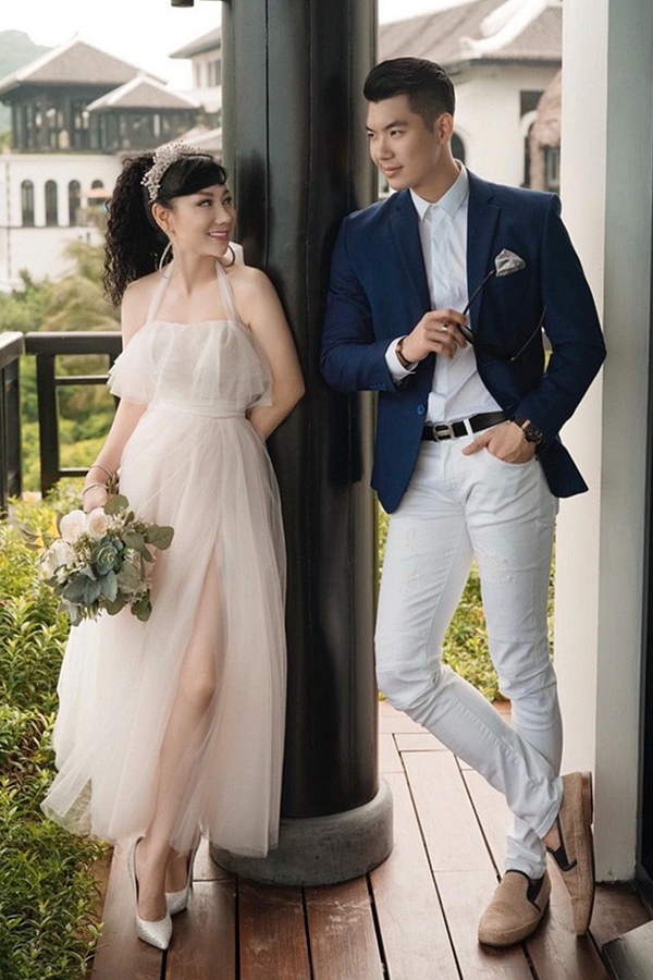 Người mẫu - diễn viên Trương Nam Thành kết hôn cùng bạn gái Thu Huyền vào tháng 11/2018. Cả hai công khai mối quan hệ từ giữa năm 2017 nhưng kín tiếng trước công chúng. Thu Huyền sinh năm 1976, lớn hơn chồng 15 tuổi, là doanh nhân thành đạt, từng đổ vỡ hôn nhân và có một con gái sinh năm 2000.