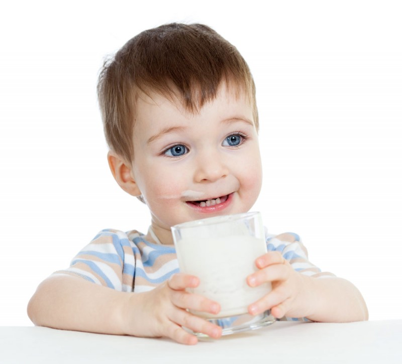 4. khi nào nên cho trẻ uống sữa tươi