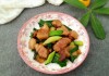 Thịt luộc ăn thừa đừng vội bỏ, hãy chuyển rang với tỏi tây ăn vừa thơm vừa không béo ngậy