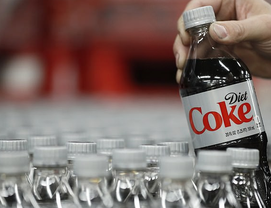 Hai ly ‘nước ngọt ăn kiêng’ mỗi ngày sẽ nhanh đi về… thế giới bên kia
