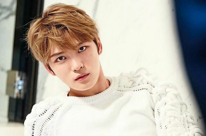 Ca sĩ Jae Joong: Ngoài sao nữ, các "nam thần" xứ Hàn cũng rất chăm chút cho khuôn mặt lẫn ngoại hình của mình. Jae Joong thừa nhận có một làn da rất nhạy cảm, đó là lý do dù phải trang điểm cho buổi biểu diễn, anh cũng chỉ rửa mặt bằng nước, rất hiếm khi dùng sữa rửa mặt.