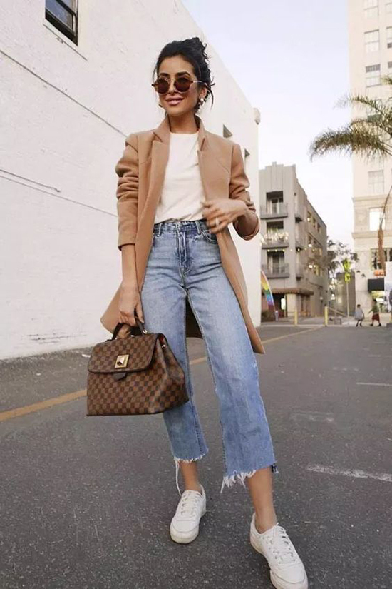 Những kiểu áo vest, áo khoác mùa thu vẫn có thể phối cùng nhiều mẫu quần jeans phá cách.